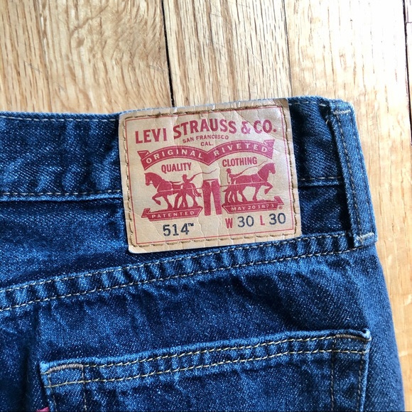 Vintage Levi’s 514 dark wash straight leg jeans - Picture 5 of 5